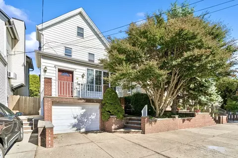 27 E 43rd St, Bayonne, NJ 07002