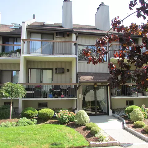 106 W Ridge Mews, Wood-ridge, NJ 07075