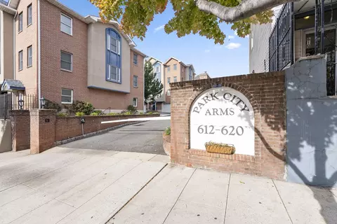 620 38th St #801, Union City, NJ 07087