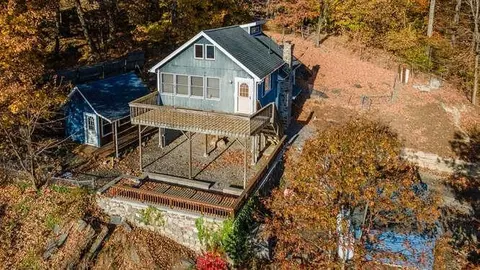 527 Lakeside Rd, West Milford, NJ 07421