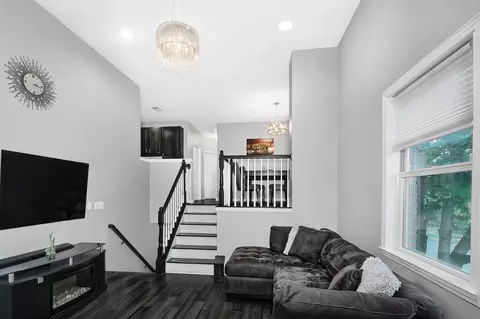 367 Oswego Ct, West New York, NJ 07093