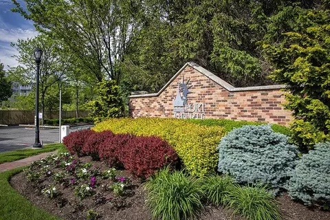15 Enterprise Ct #302, Jersey City, NJ 07305