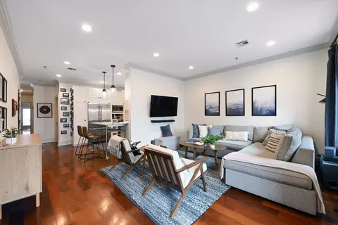 345 4th St #3, Jersey City, NJ 07302