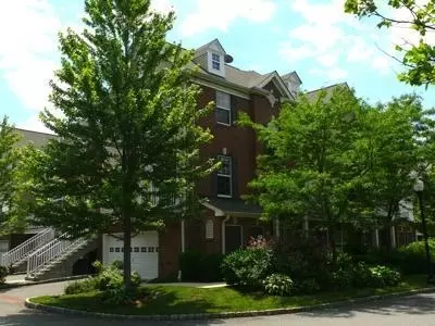 1 Xavier Ct, Jersey City, NJ 07305