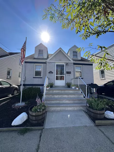 211 Centre Ave, Secaucus, NJ 07094