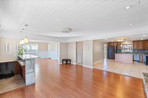 1042 Koelle Blvd, Secaucus, NJ 07094