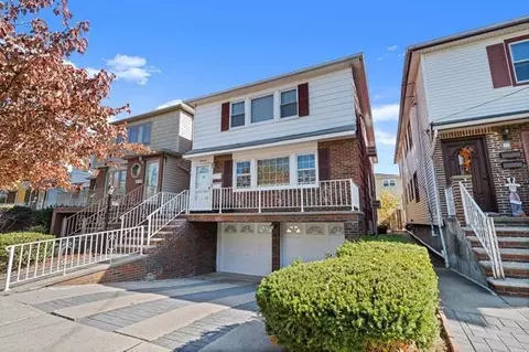 13 Country Village Ct, Bayonne, NJ 07002