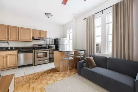 162 2nd St #3, Hoboken, NJ 07030