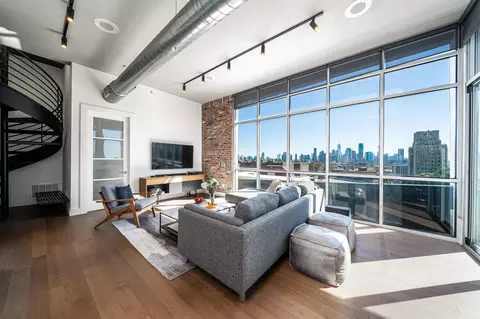 650 Montgomery St #504, Jersey City, NJ 07306