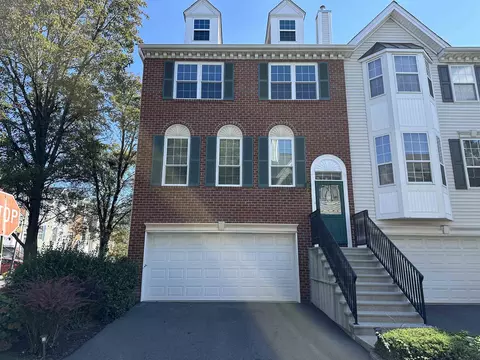 6 Hemlock St, Jersey City, NJ 07305
