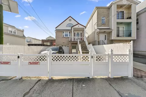 86 W 21st St, Bayonne, NJ 07002