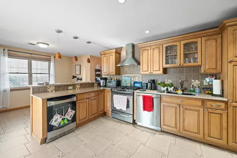 87 Oak St, Bayonne, NJ 07002