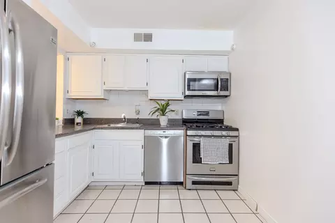 200 Park Rd, Bayonne, NJ 07002