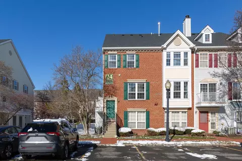36 Cottonwood St, Jersey City, NJ 07305