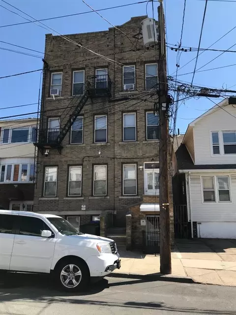 16 Belvidere Ave #3R, Jersey City, NJ 07304