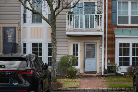5 Juniper St, Jersey City, NJ 07305