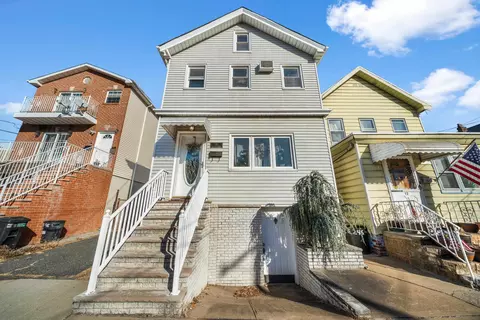 11 E 47th St, Bayonne, NJ 07002