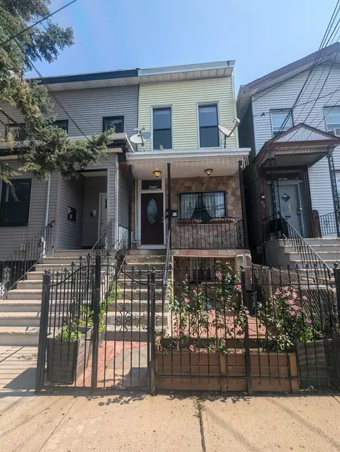 42 5 Jewett Ave, Jersey City, NJ 07304