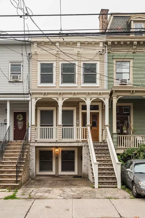 963 Summit Ave, Jersey City, NJ 07307