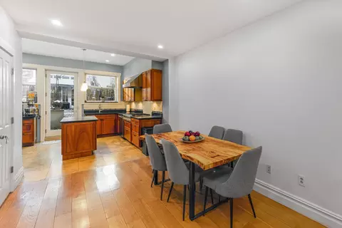 240 5 4th St, Jersey City, NJ 07302