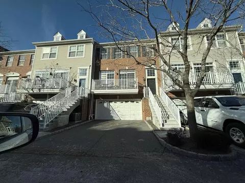 9 Swan Ct, Jersey City, NJ 07305