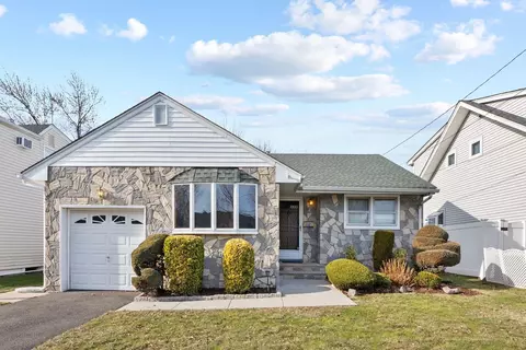 675 8th St, Secaucus, NJ 07094