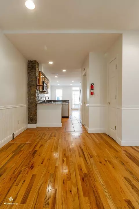 215 5th St, Jersey City, NJ 07302