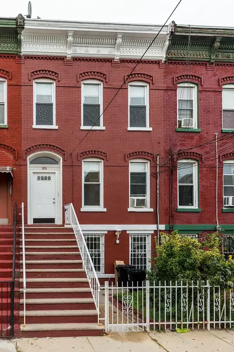 186 Van Horne St, Jersey City, NJ 07304