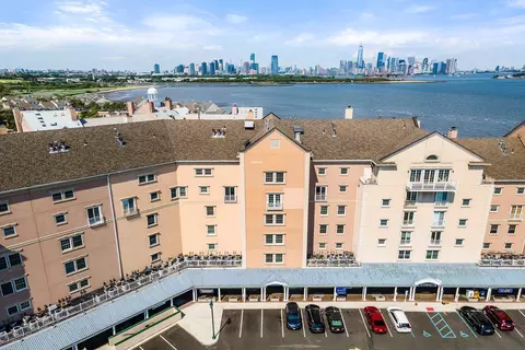 102 Shearwater Ct E #23, Jersey City, NJ 07305