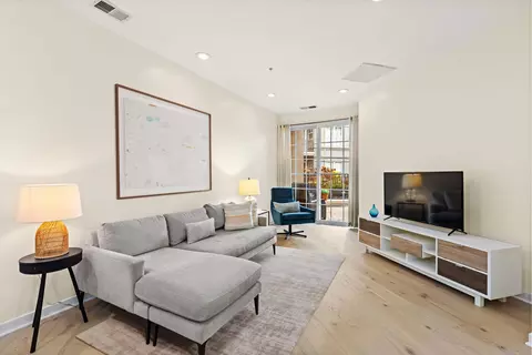 443 2nd St #202, Jersey City, NJ 07302
