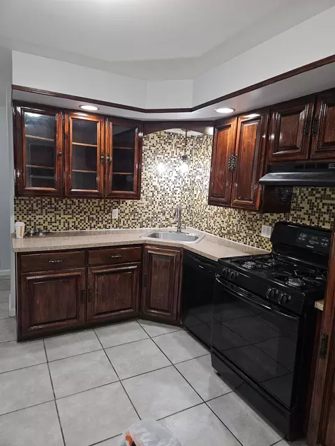 44 Washington Pkwy #2, Bayonne, NJ 07002