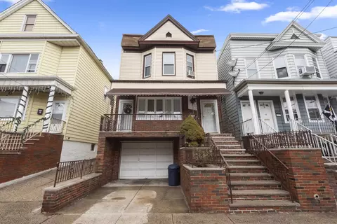 23 W 17th St, Bayonne, NJ 07002