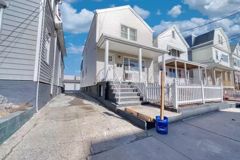 85 W 26th St, Bayonne, NJ 07002