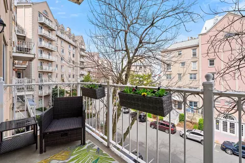101 Shearwater Ct E #34, Jersey City, NJ 07305