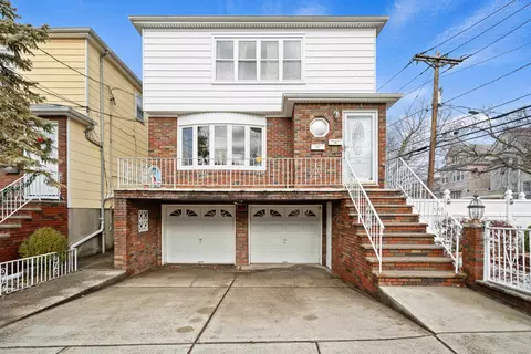 151 W 18th St, Bayonne, NJ 07002