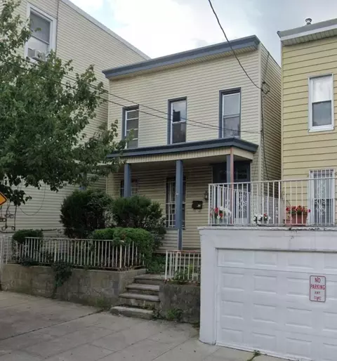 611 38th St, Union City, NJ 07087