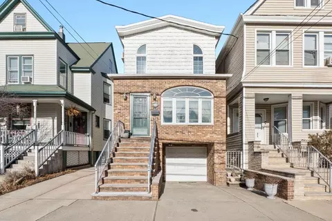 19 E 32nd St, Bayonne, NJ 07002
