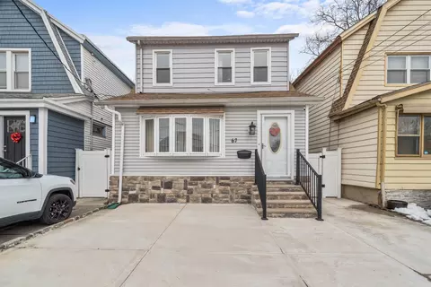 67 W 57th St, Bayonne, NJ 07002