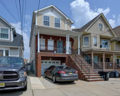 89 W 55th St, Bayonne, NJ 07002