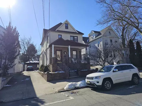 44 W 45th St, Bayonne, NJ 07002