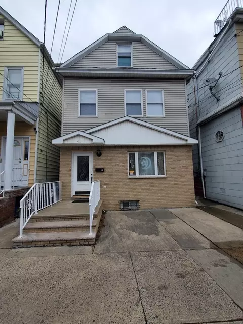 41 Andrew St, Bayonne, NJ 07002