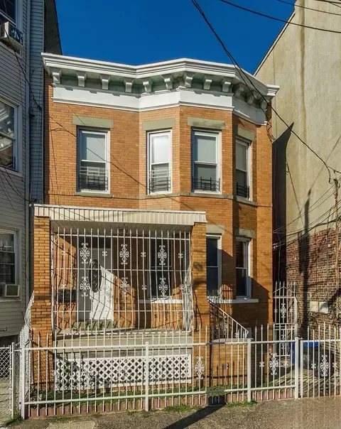 22 Grace St, Jersey City, NJ 07307