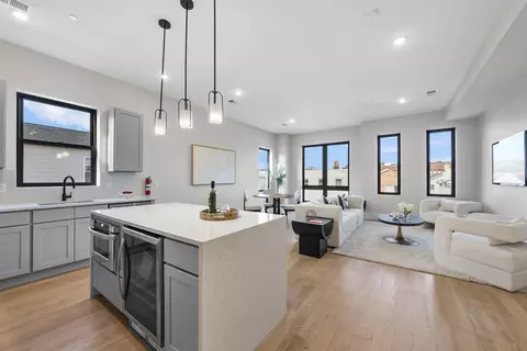 13 Manhattan Ave #3, Jersey City, NJ 07307