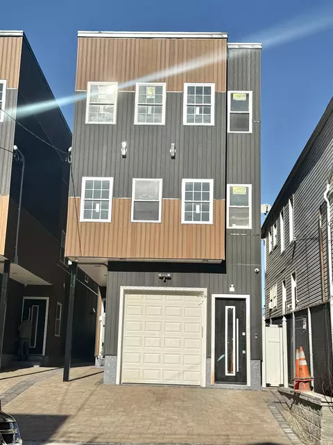 41 W 19th St, Bayonne, NJ 07002