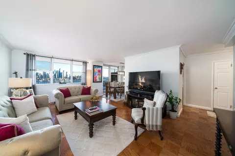 6040 Blvd E #9D, West New York, NJ 07093