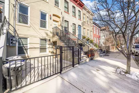 161 Pine St #1, Jc Bergen-lafayett, NJ 07304