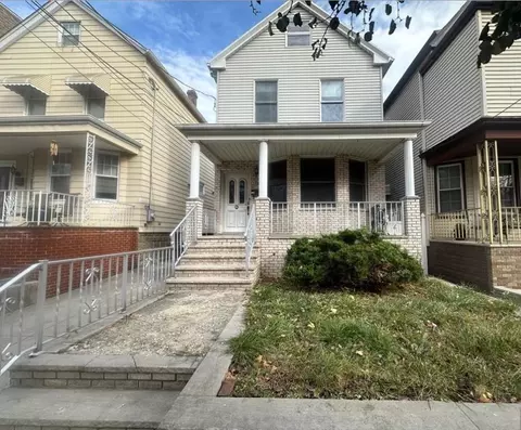 19 W 39th St, Bayonne, NJ 07002