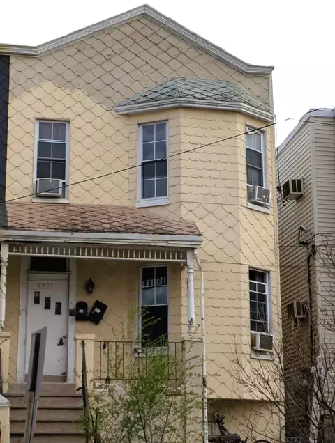 1321 10th St, North Bergen, NJ 07047