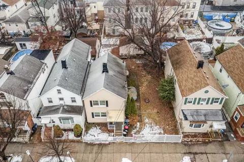 92-94 Linnet St, Bayonne, NJ 07002