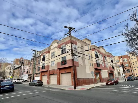 320 62nd St #302, West New York, NJ 07093